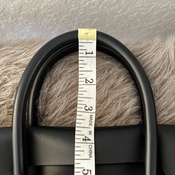 Quiet Luxury Black handbag with removable crossbody strap - Picture 12 of 15